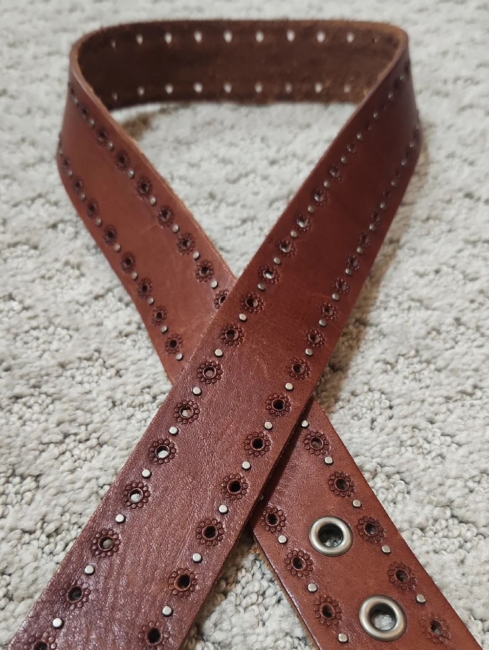 Fossil Brown Leather Studded Belt with Round Silver Buckle Size Medium